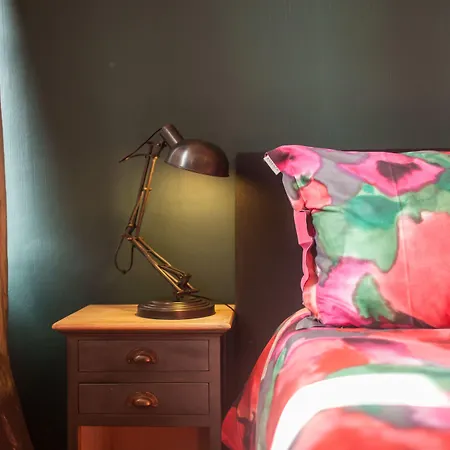 Door 10 Bed & Breakfast 4*