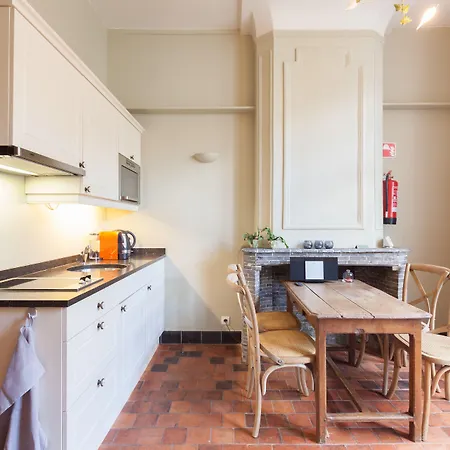 Door 10 Bed & Breakfast Gent