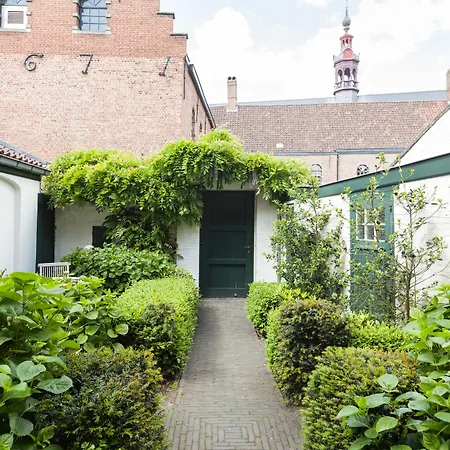 Bed & Breakfast Door 10 4*