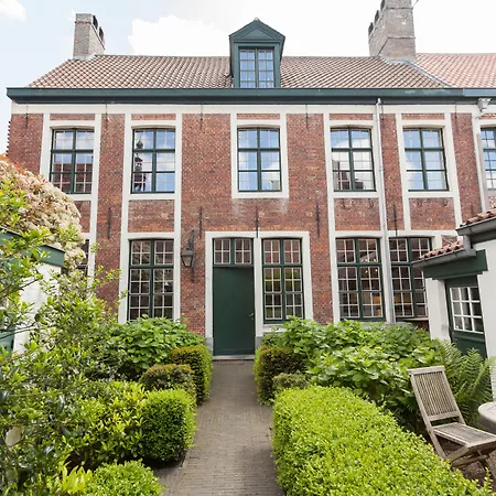 Bed & Breakfast Door 10 4*