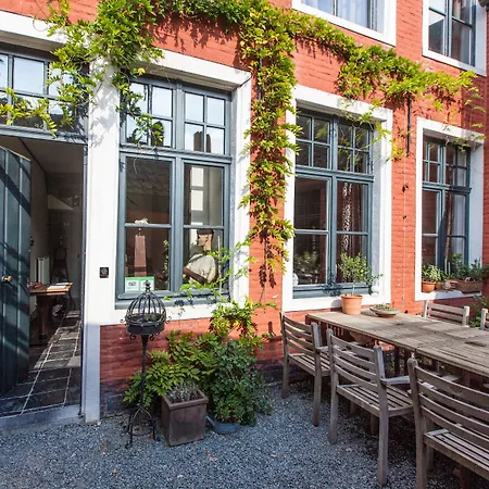 Door 10 Bed & Breakfast Ghent