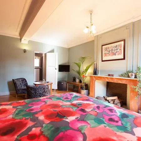 Door 10 Bed and Breakfast