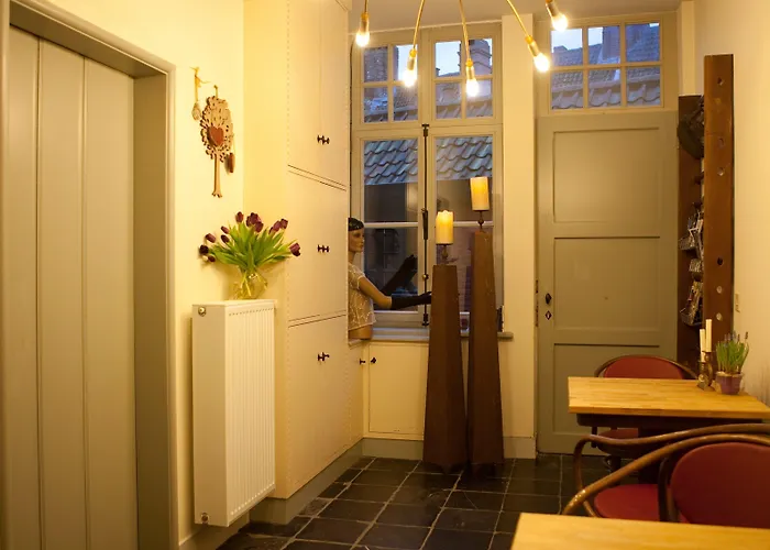 Door 10 Bed & Breakfast 4*