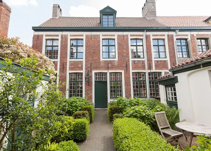 ベッド・アンド・ブレックファスト Door 10 4*