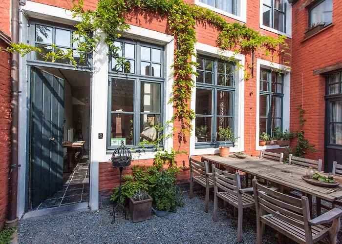 Door 10 Bed & Breakfast Gent