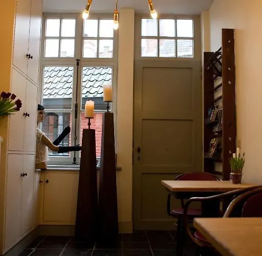 ベッド・アンド・ブレックファスト Door 10 4*