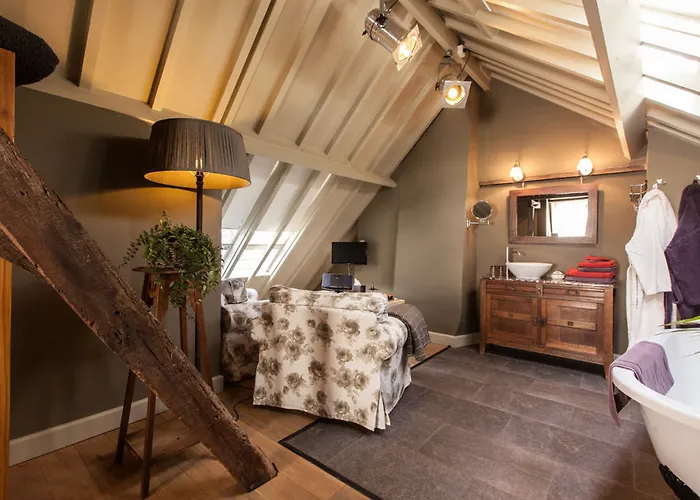 Door 10 ベッド・アンド・ブレックファスト 4*