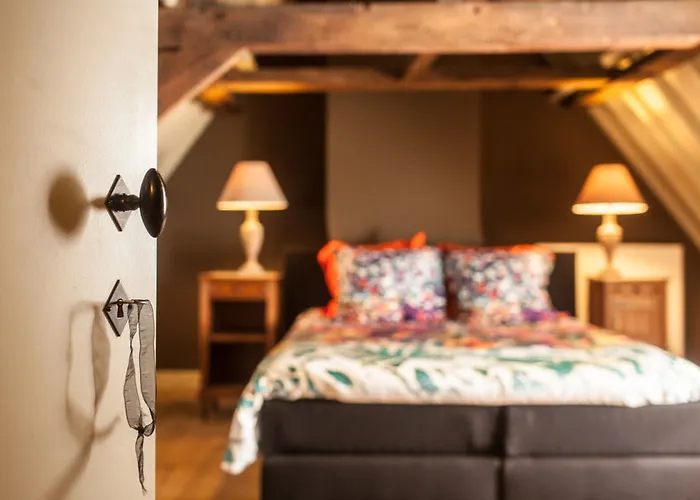 Door 10 Bed & Breakfast