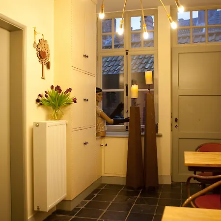 Door 10 Bed and Breakfast 4*