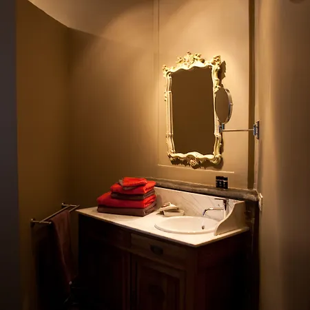 Door 10 Bed and Breakfast 4*