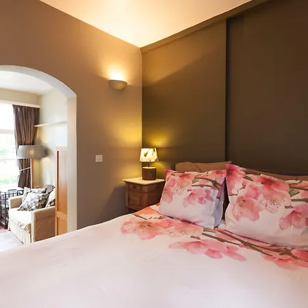 Bed and Breakfast Door 10