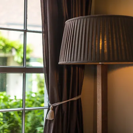 Door 10 Bed and Breakfast