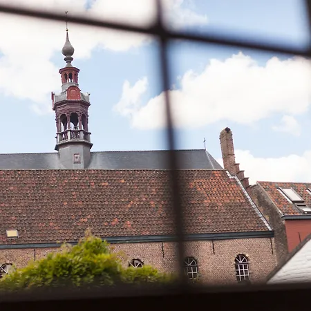 Door 10 Bed and Breakfast Γάνδη