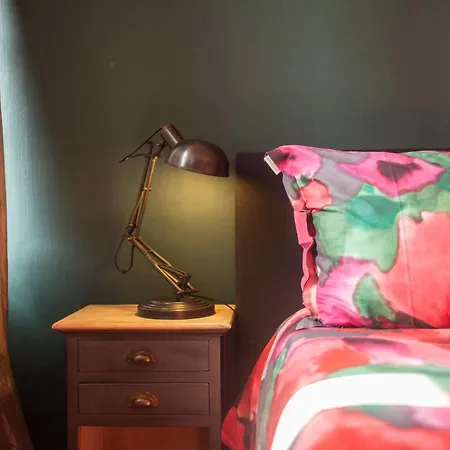 Door 10 Bed and Breakfast