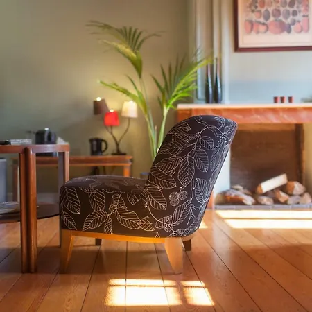 Door 10 Bed and Breakfast